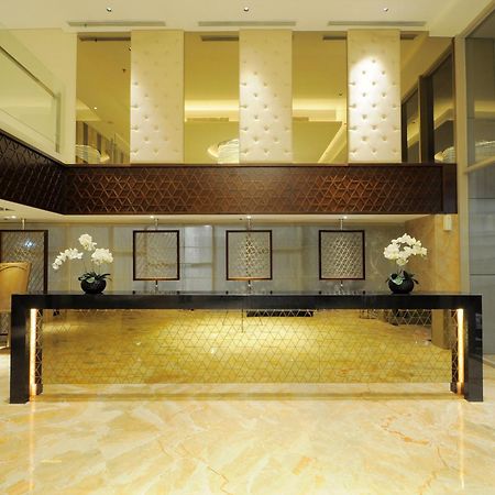 Louis Kienne Hotel Pandanaran Semarang Exteriör bild