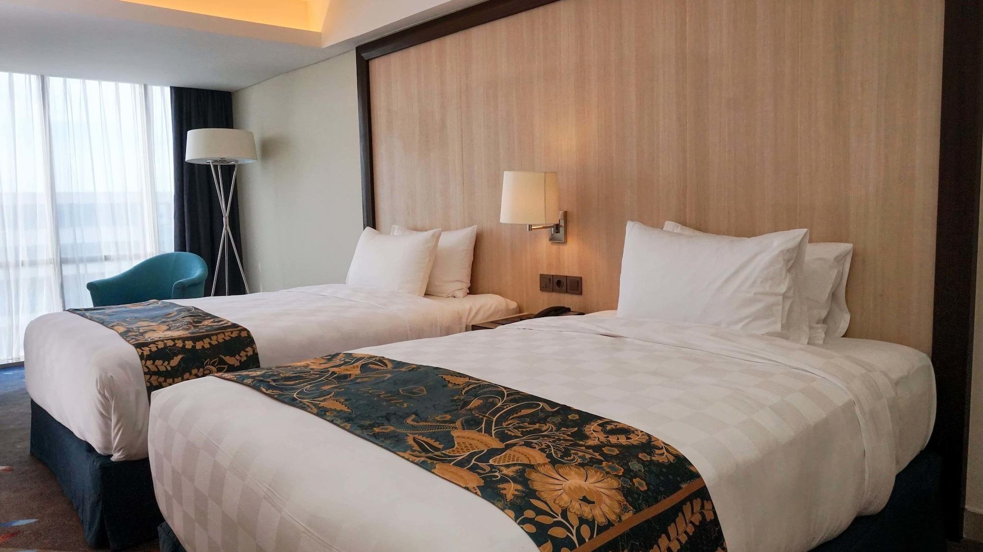 Louis Kienne Hotel Pandanaran Semarang Exteriör bild