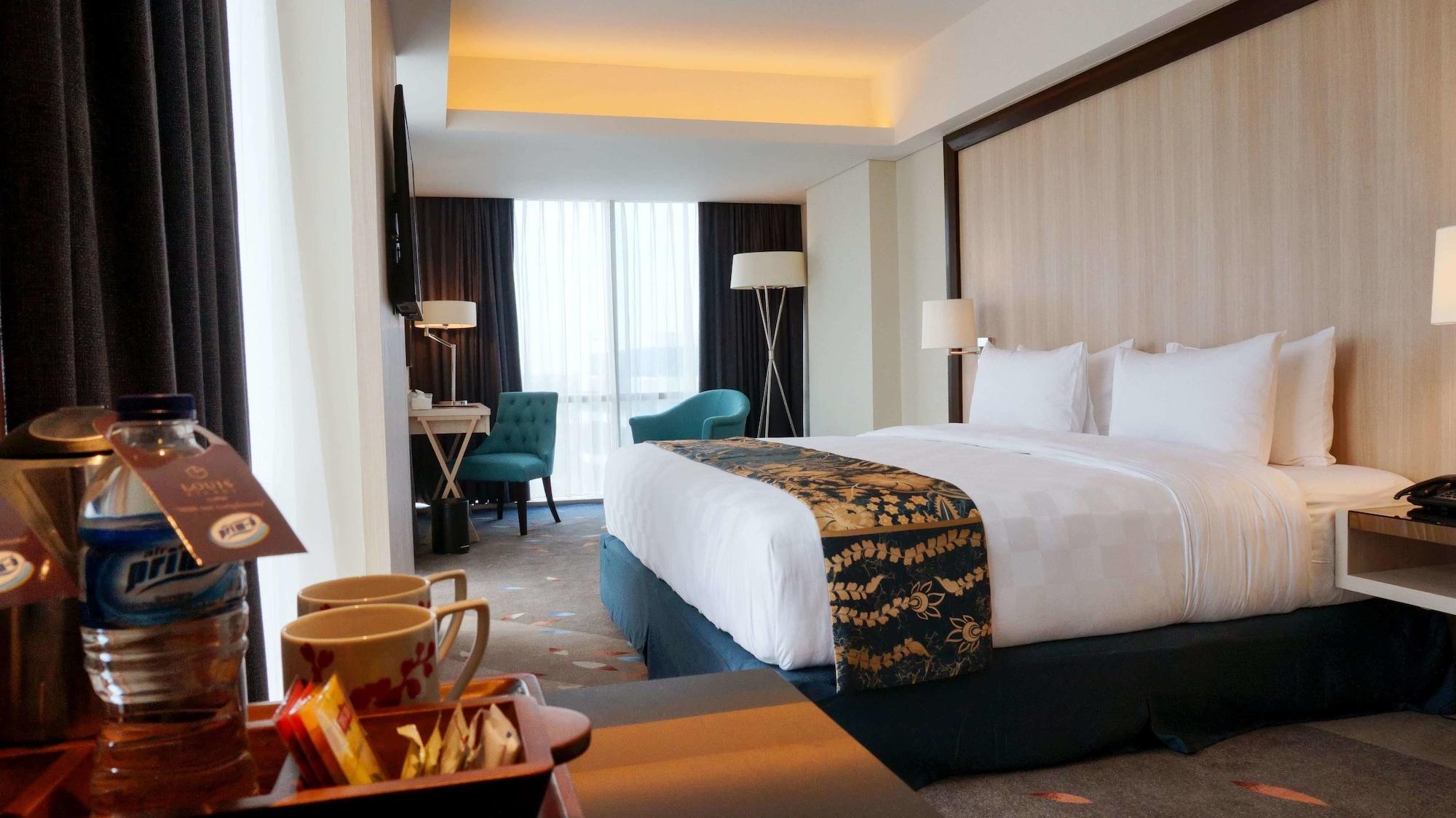 Louis Kienne Hotel Pandanaran Semarang Exteriör bild