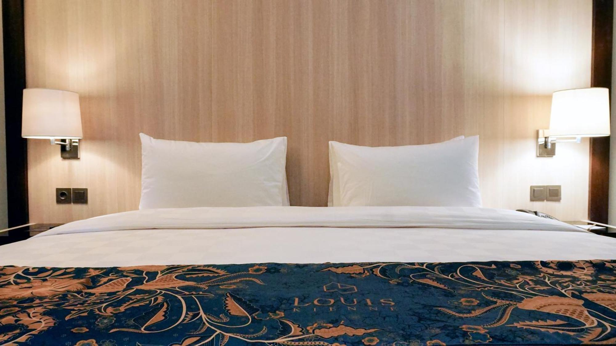 Louis Kienne Hotel Pandanaran Semarang Exteriör bild