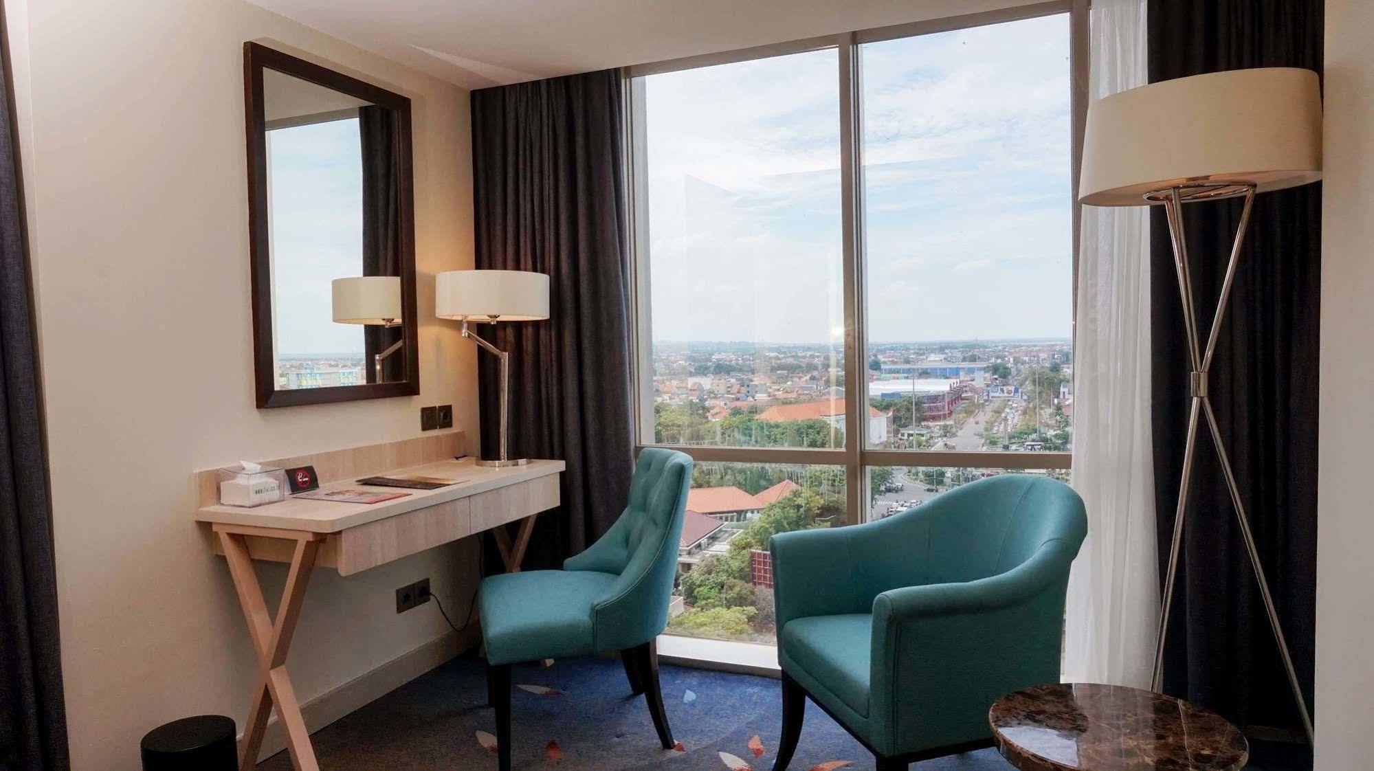 Louis Kienne Hotel Pandanaran Semarang Exteriör bild