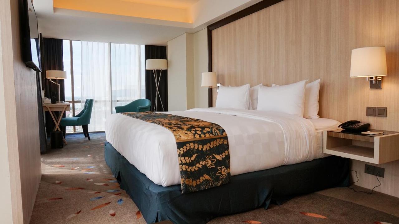 Louis Kienne Hotel Pandanaran Semarang Exteriör bild