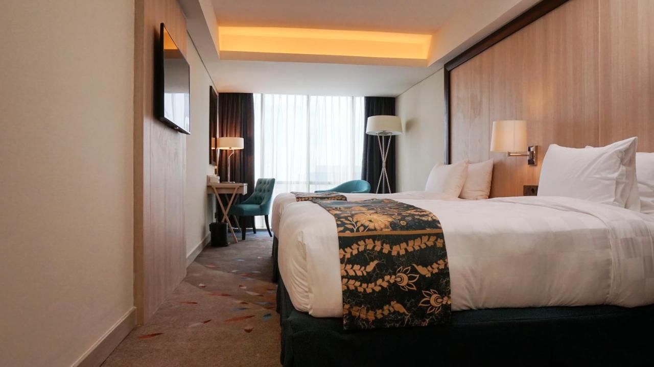 Louis Kienne Hotel Pandanaran Semarang Exteriör bild